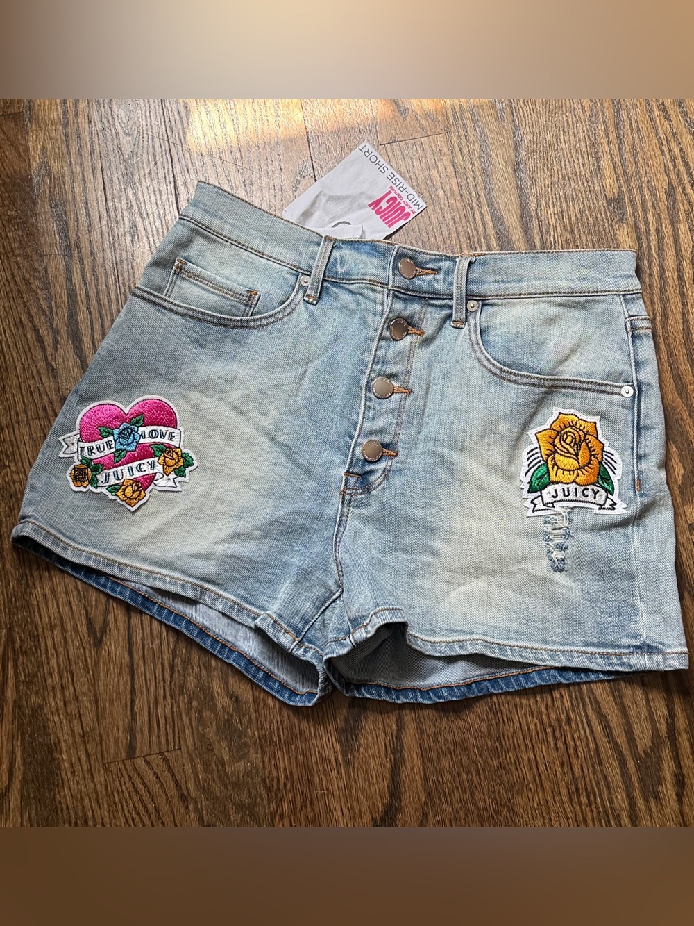 NWT Juicy Couture Fly Light Wash Denim Embroidered Patch Shorts - size 29